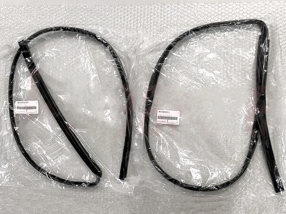 ★新品 トヨタ レビン/トレノ AE86 ルーフサイドレール ウェザーストリップ