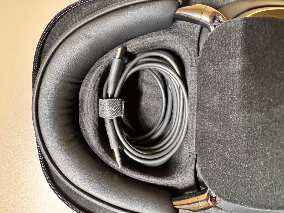 Bowers & Wilkins Px8 S2 ワイヤレスヘッドホン