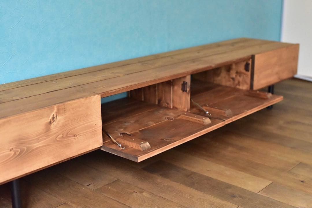 テレビボード200㎝ミディアムブラウン色　鉄脚　無垢材