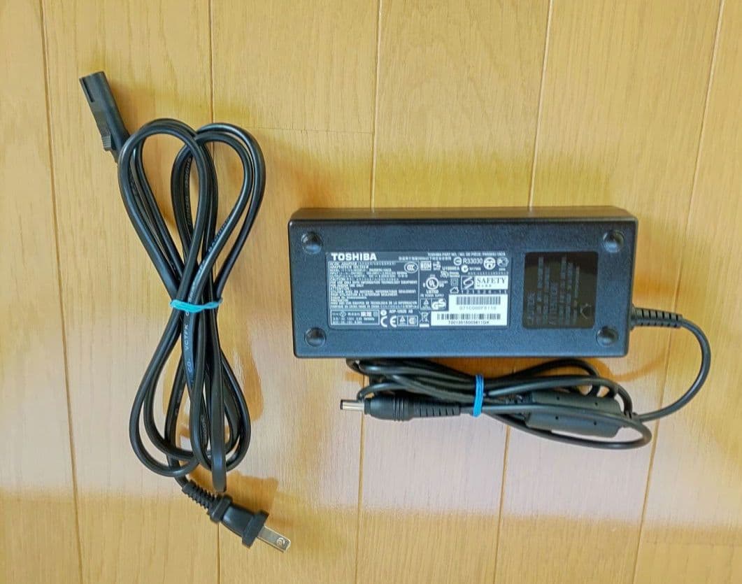 TOSHIBA 一体型　デスクトップPC Windows10