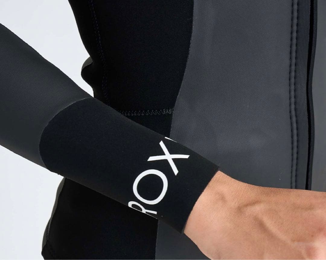 ROXY ブラック ジップアップタッパー