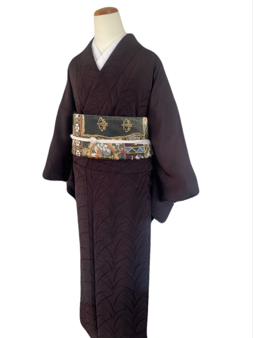 焦茶のような濃紫のような深みの色　大王松地紋　色無地