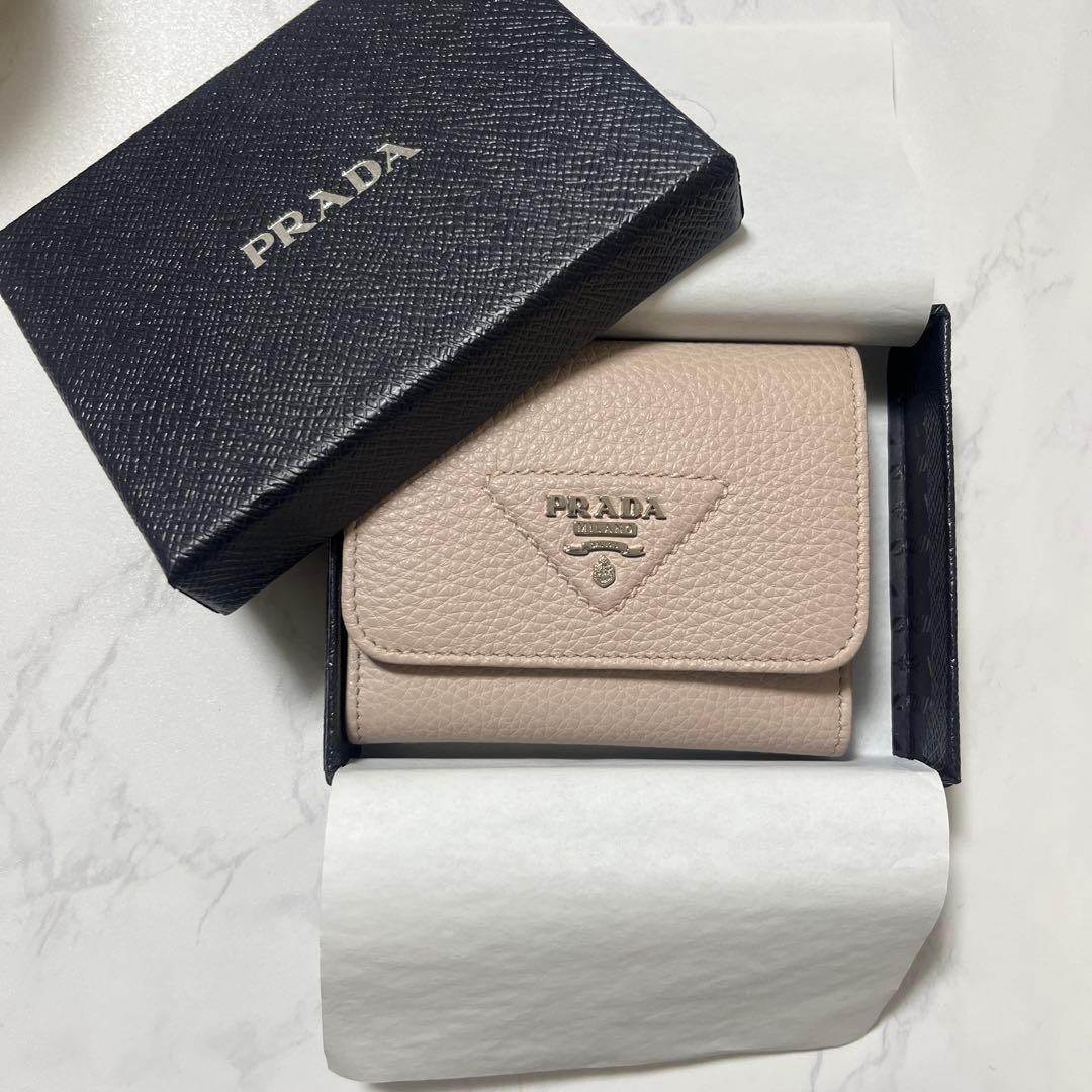 PRADA ベージュ 三つ折り財布