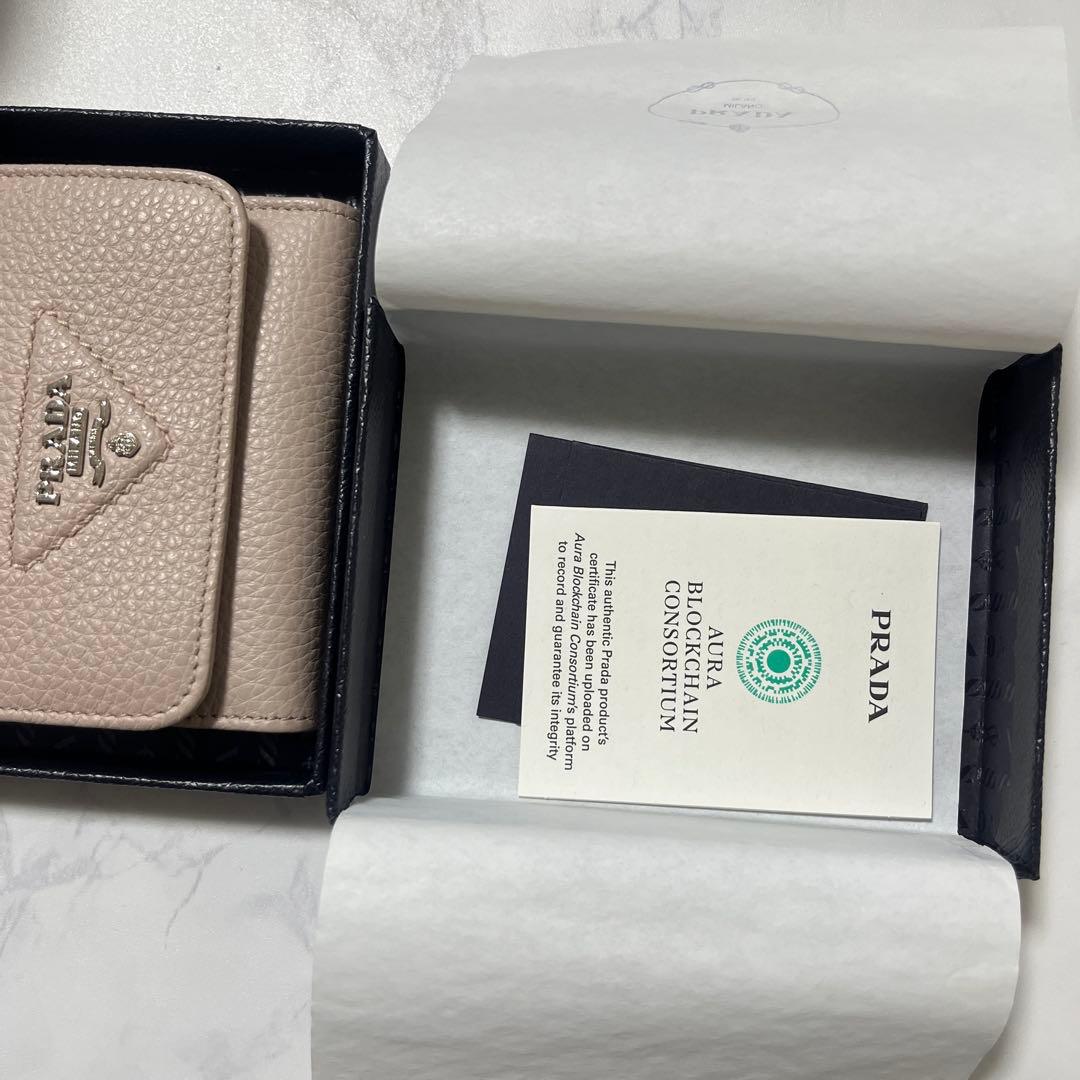PRADA ベージュ 三つ折り財布