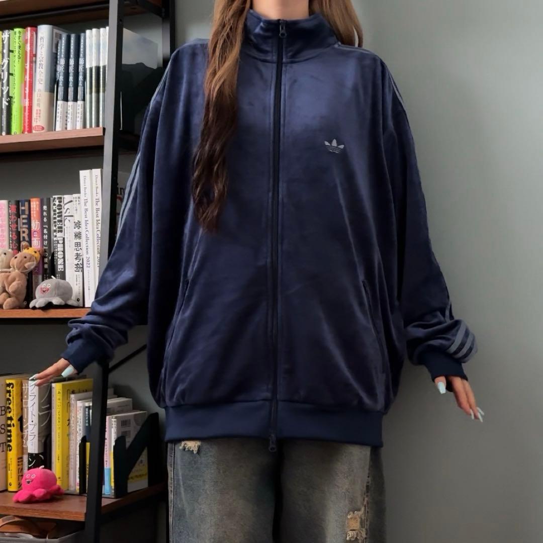 adidasベロアのやつ