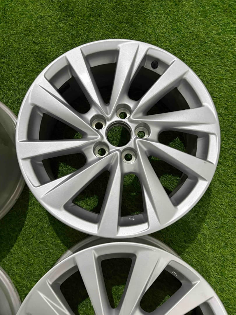 美品 トヨタ純正 カムリ 70系 後期 アルミホイール 17インチ 4本セット