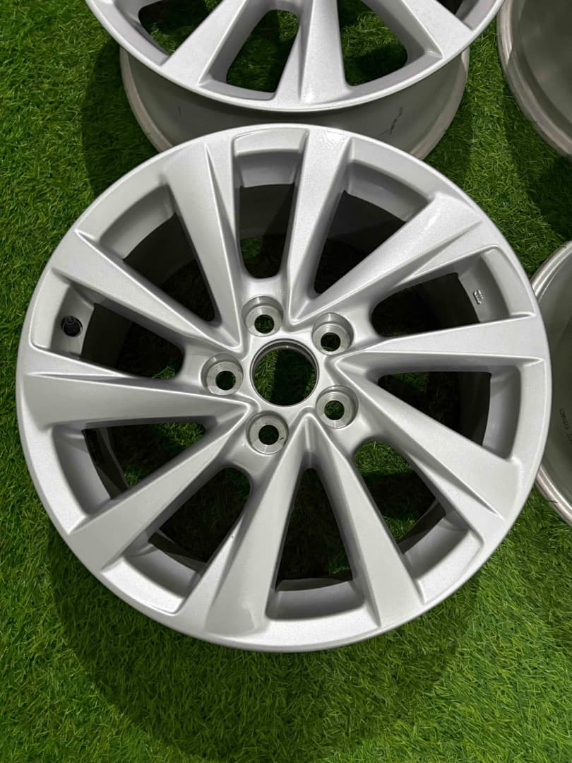 美品 トヨタ純正 カムリ 70系 後期 アルミホイール 17インチ 4本セット