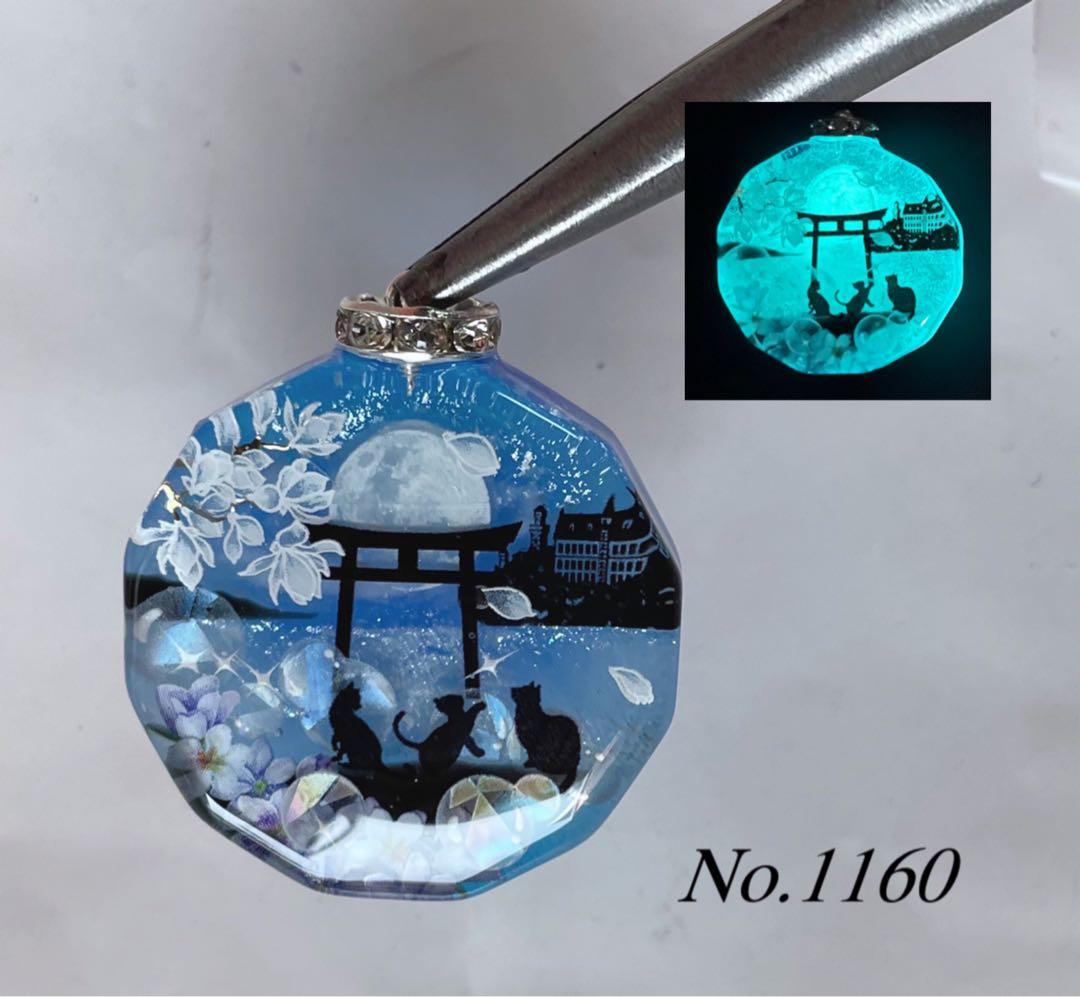 夕夏/レジン/虹とネモフィラの丘の子猫達　蓄光　オルゴナイトネックレス