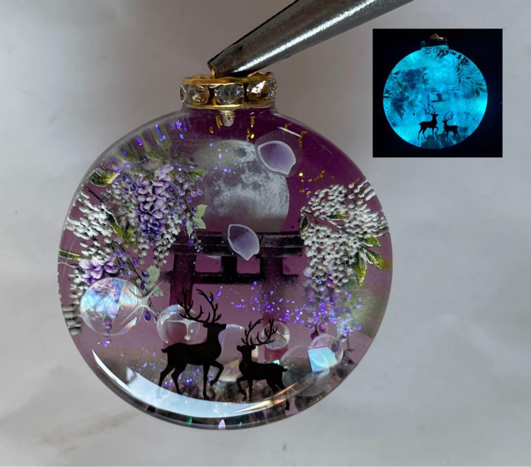 夕夏/レジン/虹とネモフィラの丘の子猫達　蓄光　オルゴナイトネックレス