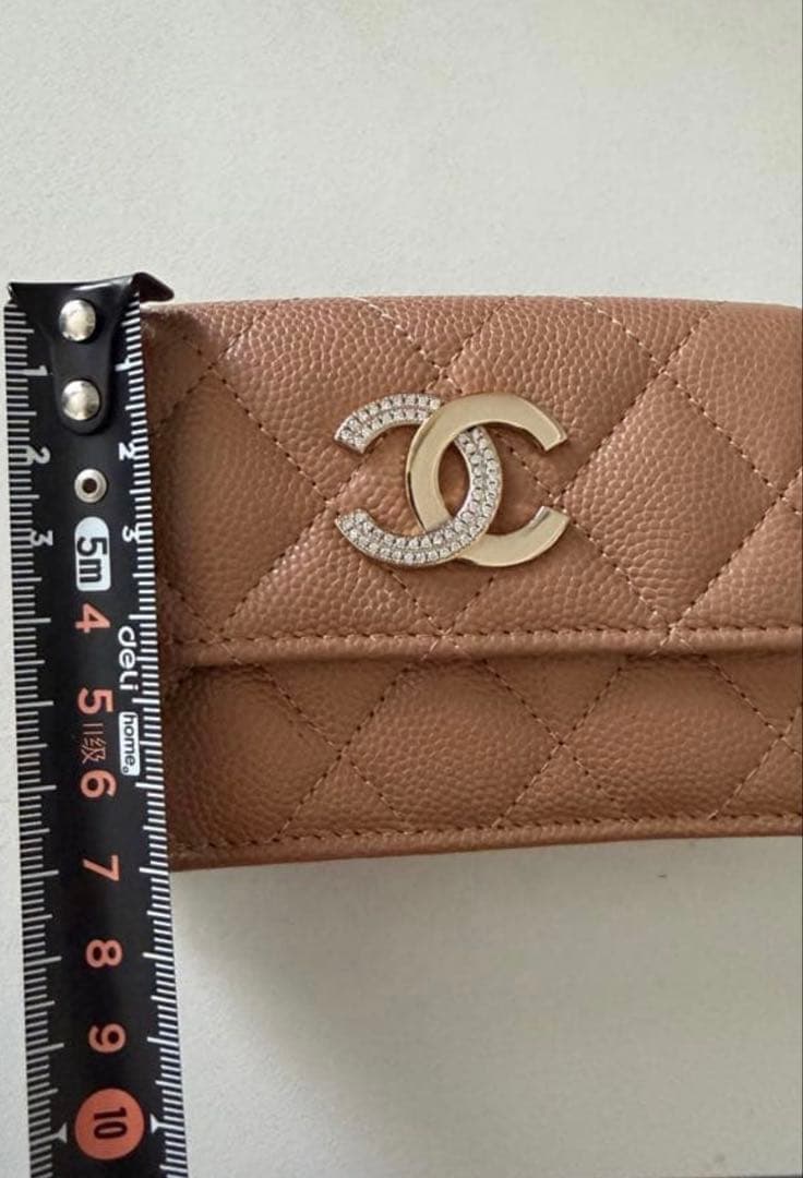 週末値下げ‼︎CHANEL ベージュ 三つ折り財布 キャビアスキン　キルティング