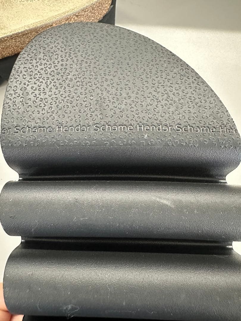 Hender Scheme caterpillar サイズ6