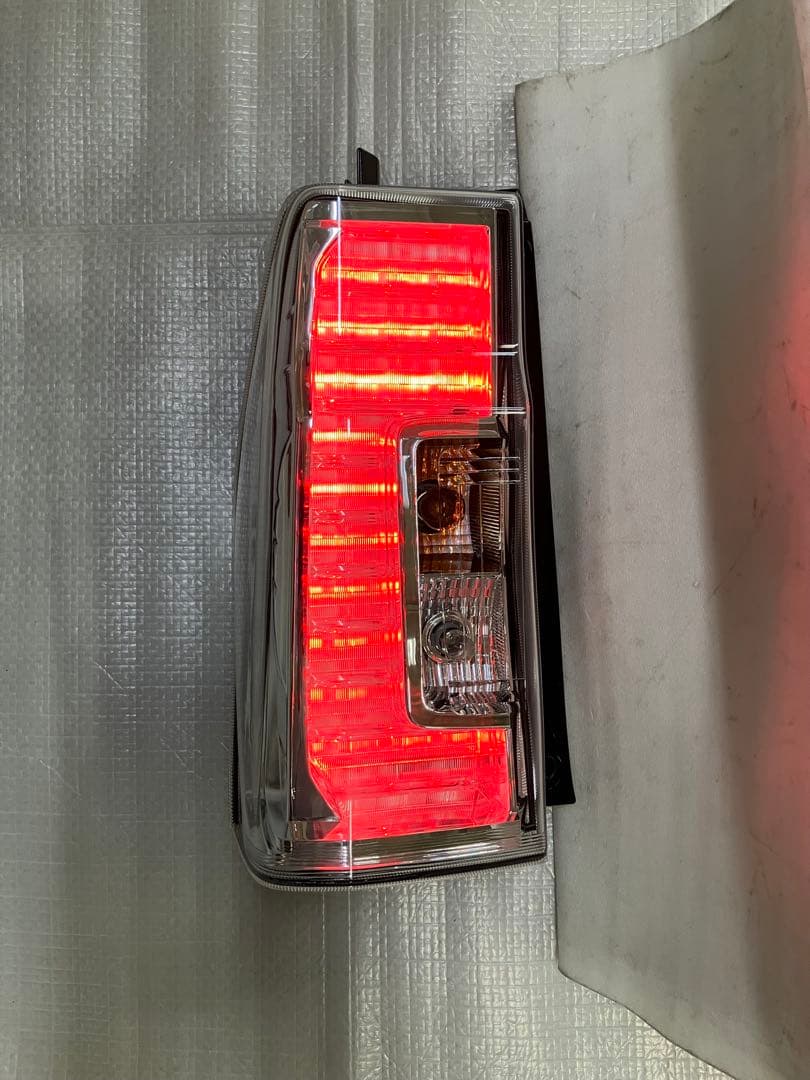 ♦︎ダイハツ★タントカスタムLA600S左純正テールランプ♦︎インナーメッキタイプ♦︎