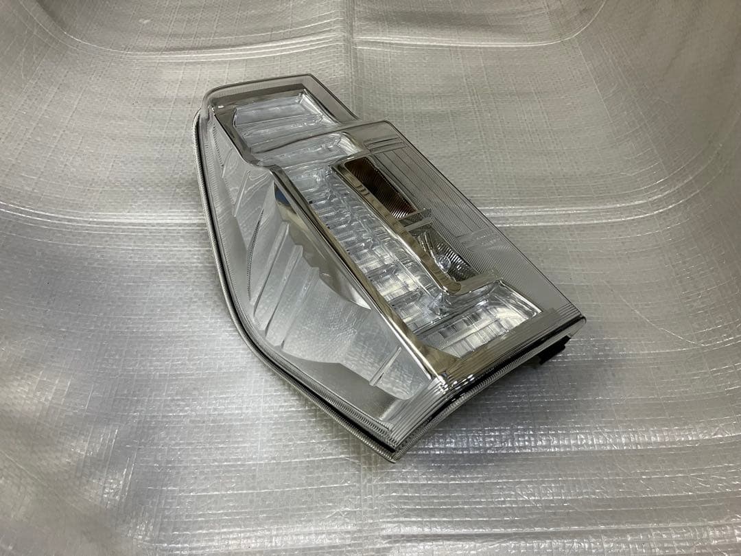 ♦︎ダイハツ★タントカスタムLA600S左純正テールランプ♦︎インナーメッキタイプ♦︎