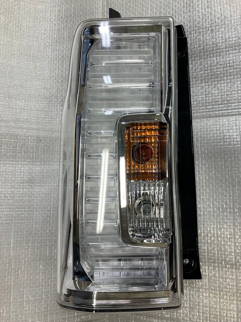 ♦︎ダイハツ★タントカスタムLA600S左純正テールランプ♦︎インナーメッキタイプ♦︎