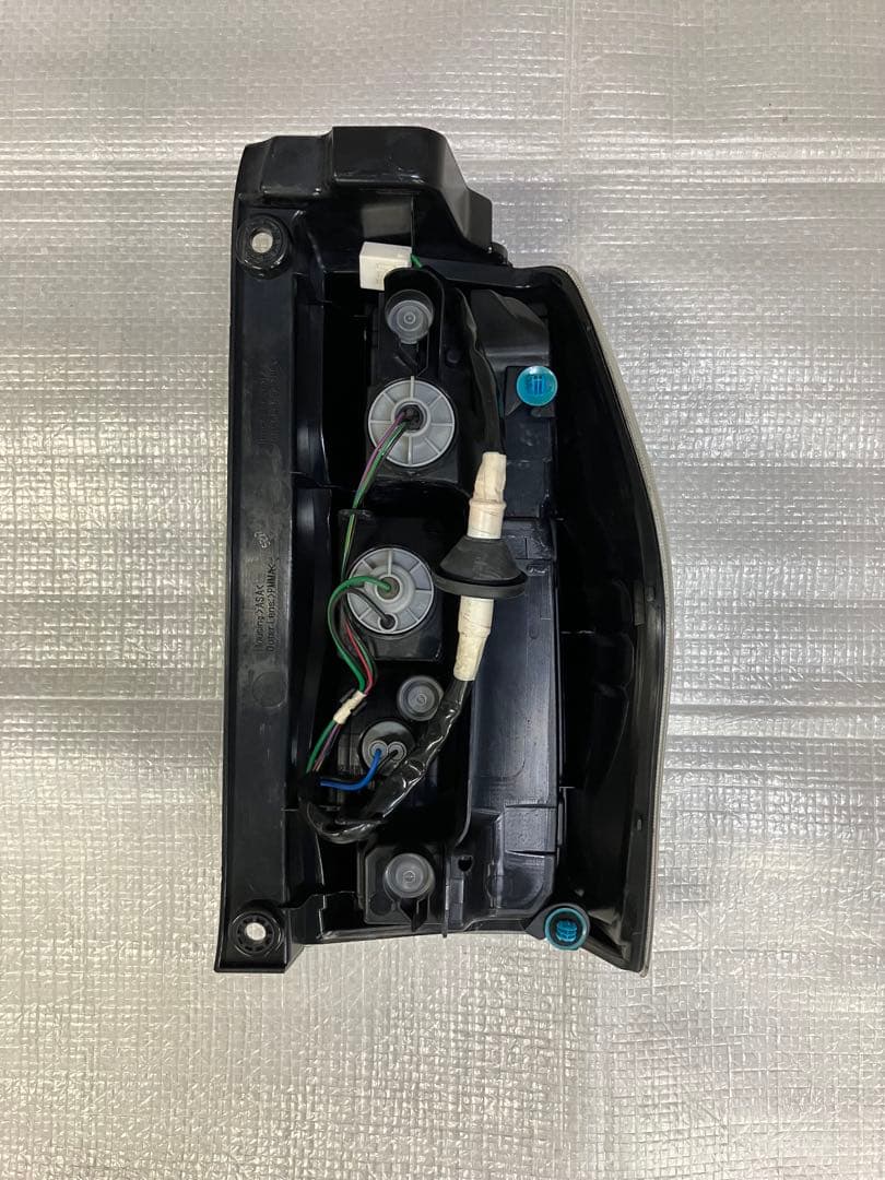 ♦︎ダイハツ★タントカスタムLA600S左純正テールランプ♦︎インナーメッキタイプ♦︎