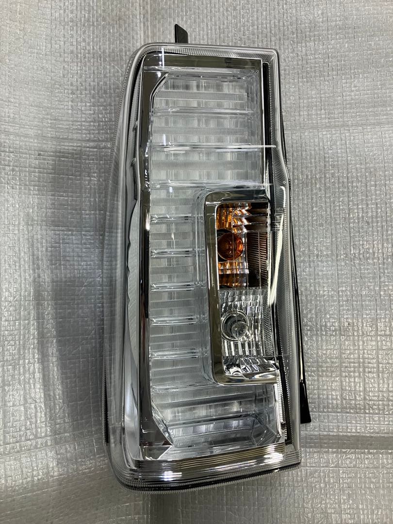 ♦︎ダイハツ★タントカスタムLA600S左純正テールランプ♦︎インナーメッキタイプ♦︎