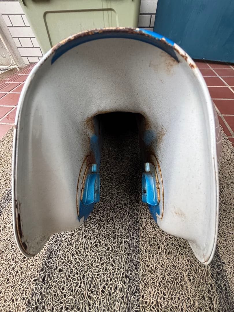 スズキ グラストラッカー　タンク ホワイト/ブルー