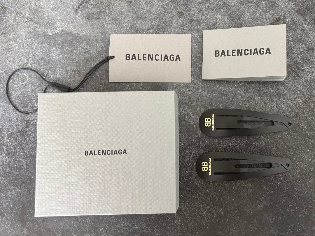 バレンシアガ　balenciaga ヘアピン　ヘアクリップ