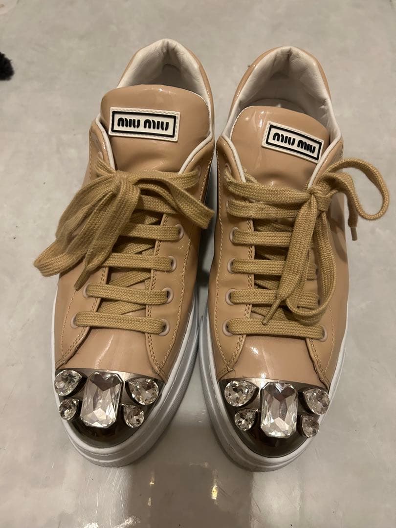 miumiu クリスタル装飾スニーカー ベージュ