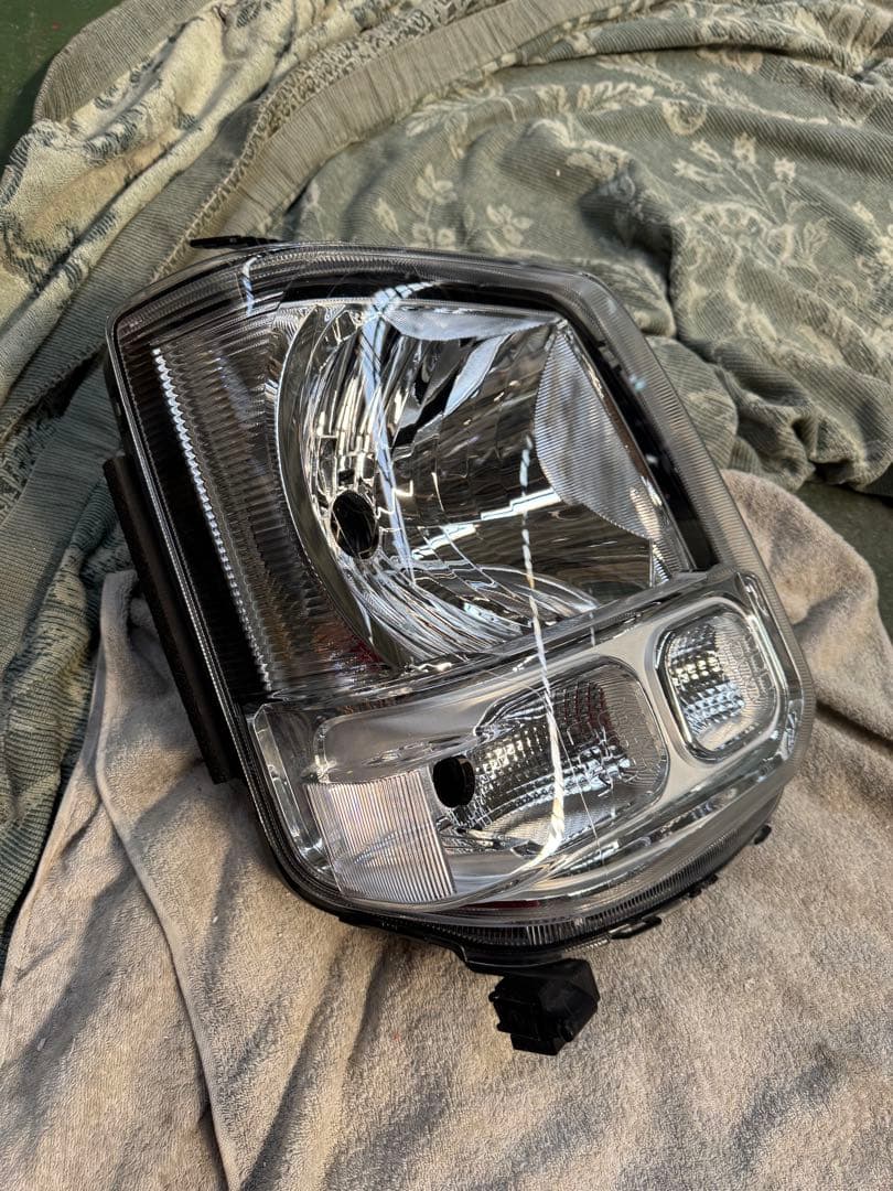 エブリィ　クリッパー17v 17w右ヘッドライト　美品