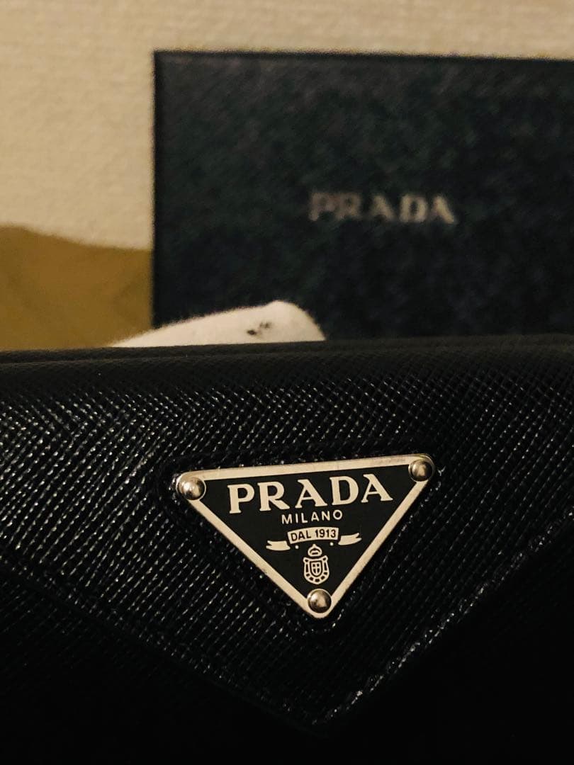PRADA サフィアーノレザー 三つ折り財布 ブラックICチップ(RFID)搭載