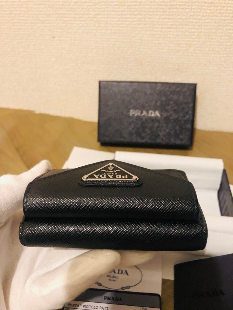 PRADA サフィアーノレザー 三つ折り財布 ブラックICチップ(RFID)搭載