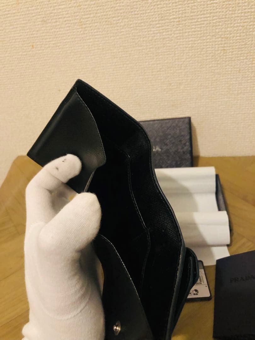 PRADA サフィアーノレザー 三つ折り財布 ブラックICチップ(RFID)搭載