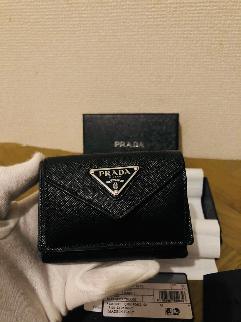 PRADA サフィアーノレザー 三つ折り財布 ブラックICチップ(RFID)搭載