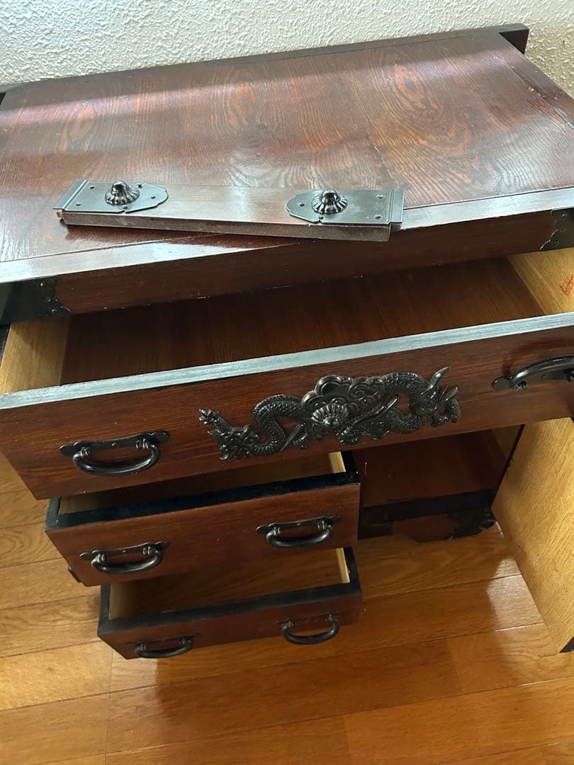 和ダンス　レトロ家具　隠し引き出し　車箪笥　龍