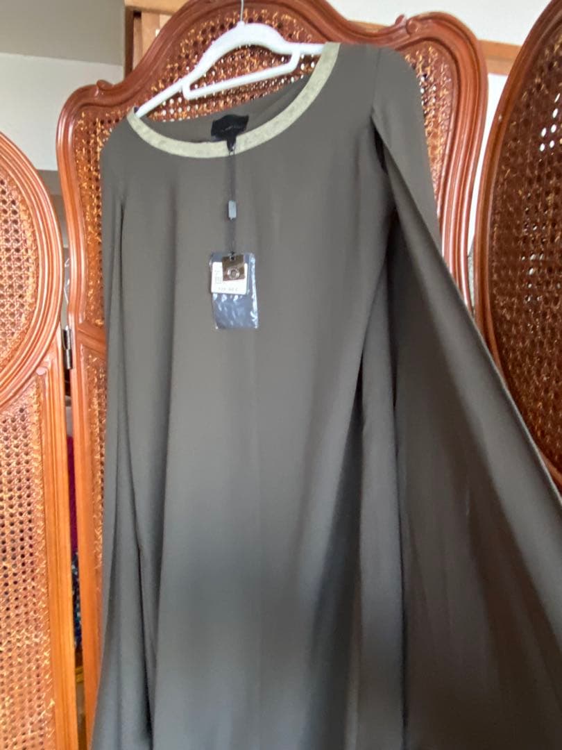 オリーブグリーン ポンチョ風長袖カットソーワンピース