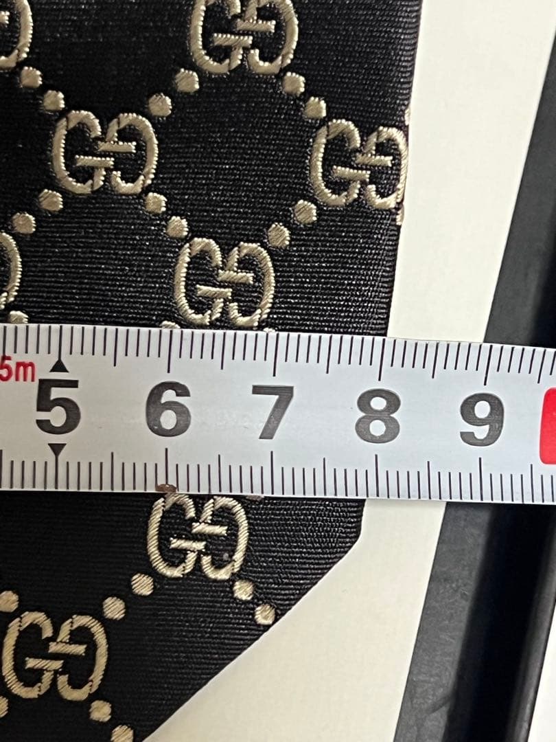 新品同様✨GUCCI グッチ gg柄 ネクタイ(グッチロゴ) 黒x金 Ａ