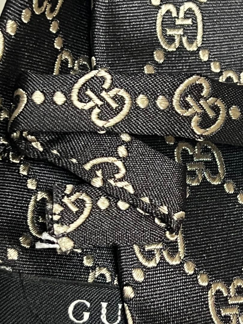 新品同様✨GUCCI グッチ gg柄 ネクタイ(グッチロゴ) 黒x金 Ａ