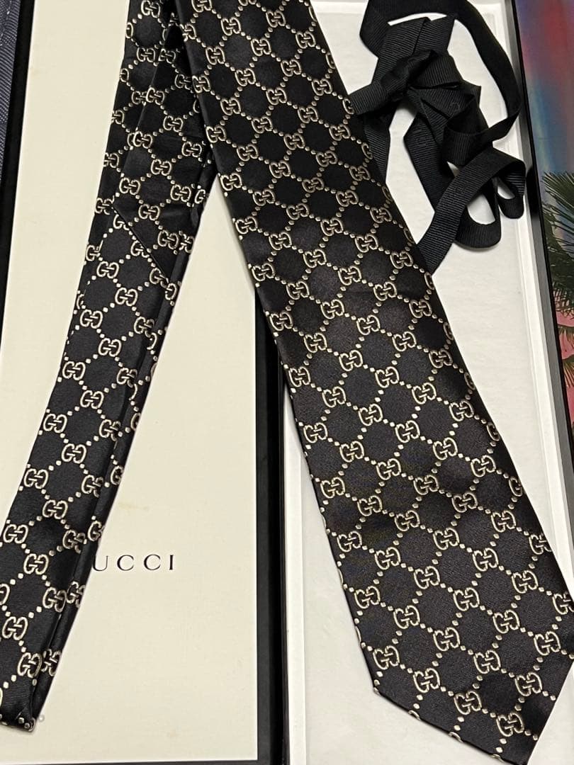 新品同様✨GUCCI グッチ gg柄 ネクタイ(グッチロゴ) 黒x金 Ａ