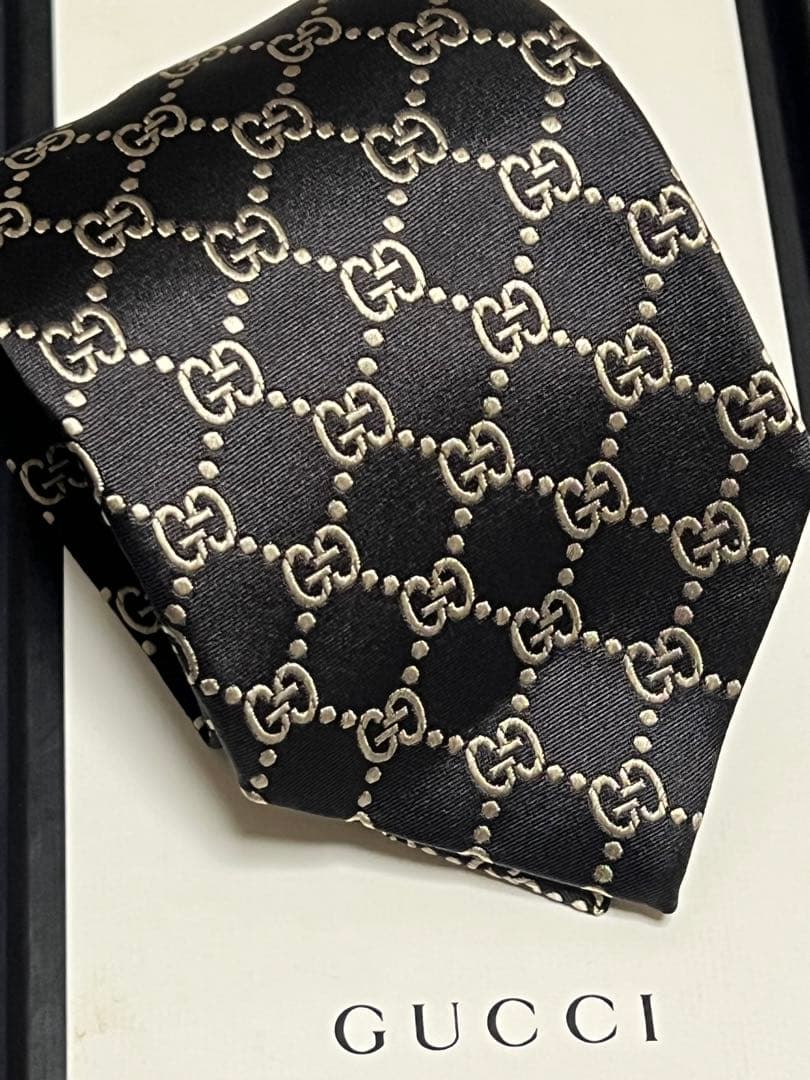 新品同様✨GUCCI グッチ gg柄 ネクタイ(グッチロゴ) 黒x金 Ａ