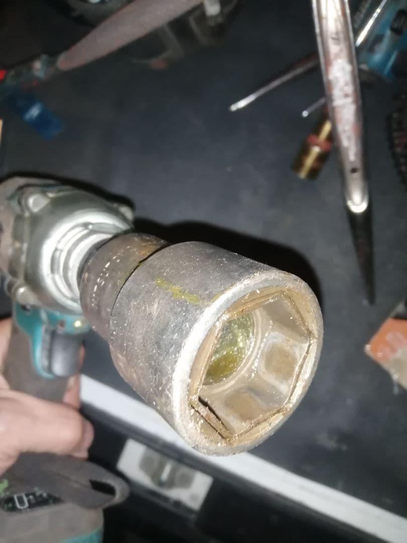 マキタインパクトレンチソケット付き。