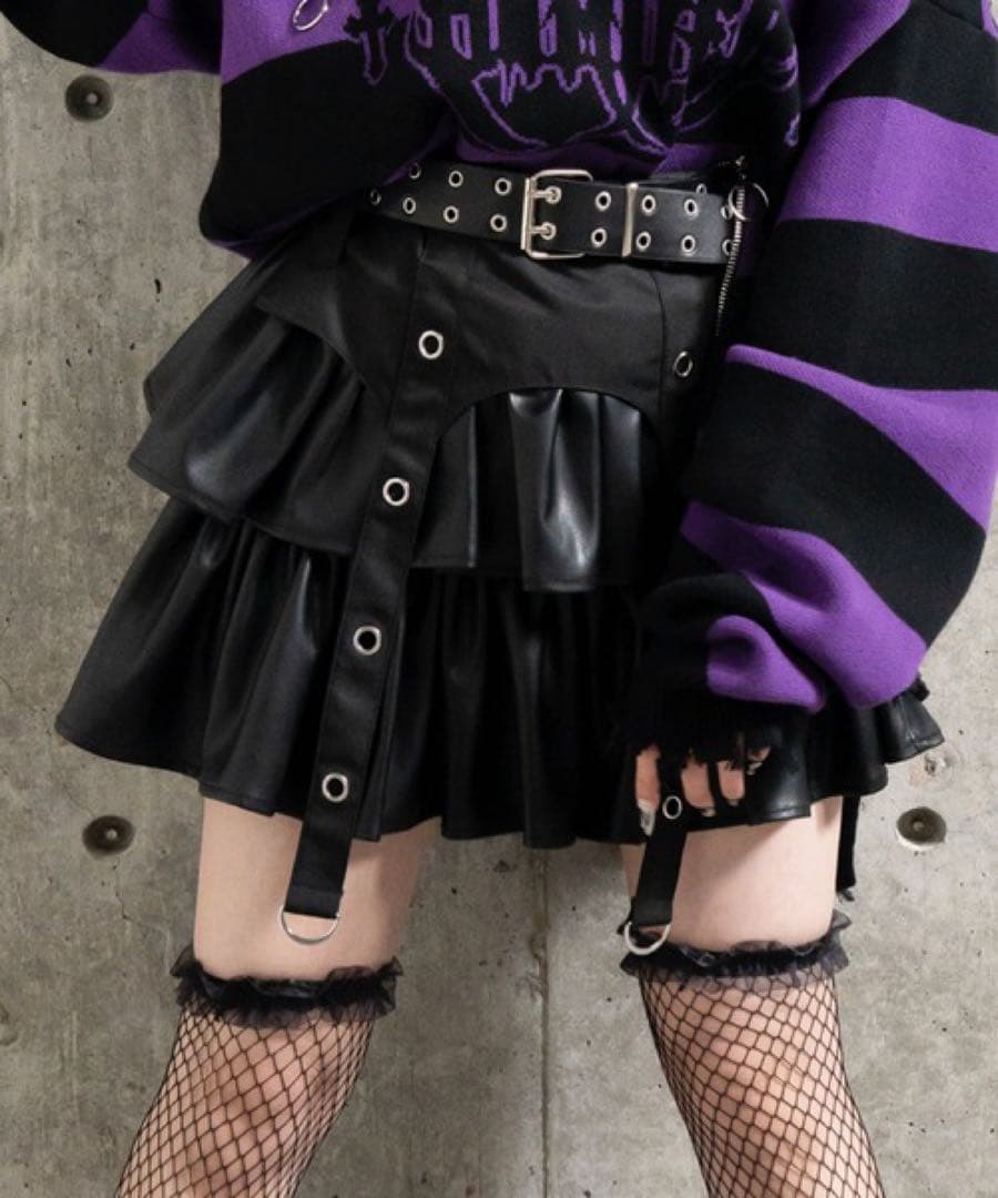 Amilige ハトメベルト付きPUフレアスカート