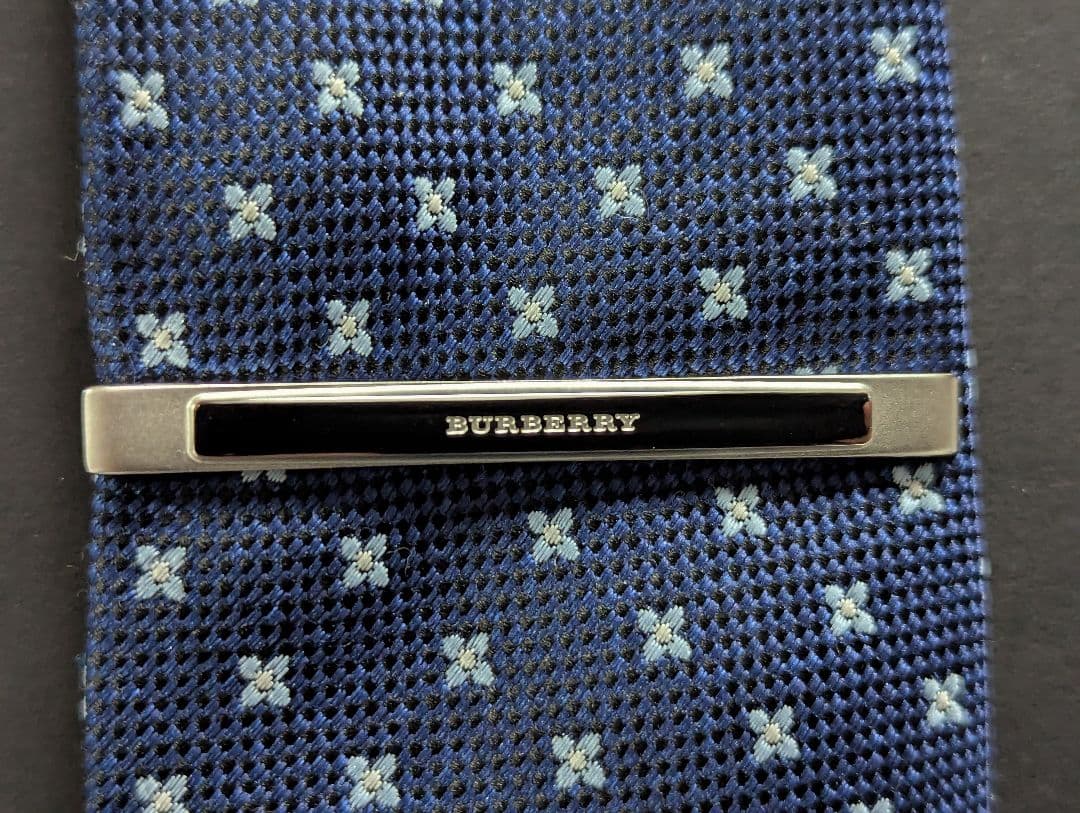 BURBERRY　ネクタイピン　未使用　シルバー　クリスマス
