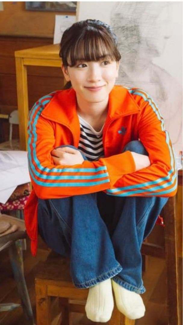 永野芽郁　かくかくしかじか　adidasジャージ