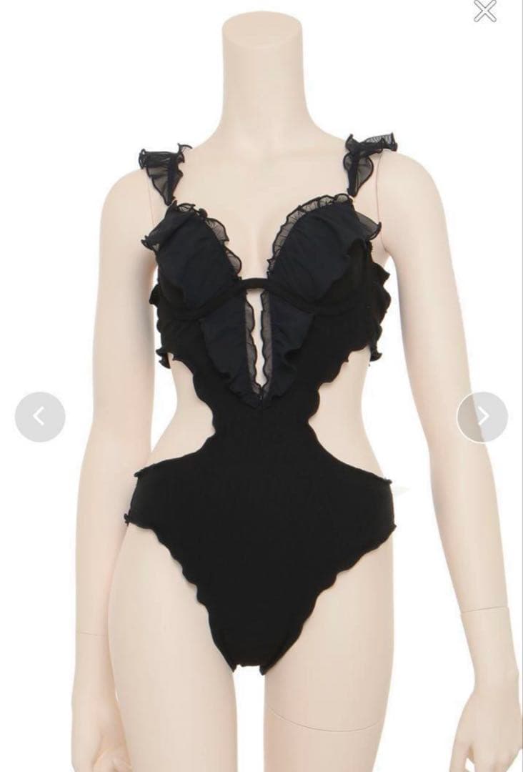 フリル付きブラックワンピース水着　ラヴィジュール