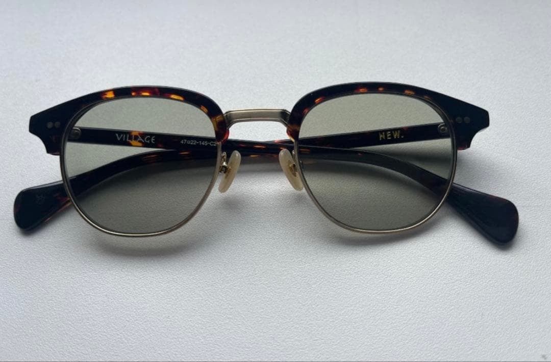 NEW. サングラス VILLAGE ライトグリーンレンズ