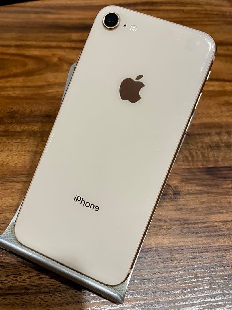 【美品】充電セット付き iPhone 8 ゴールド 64GB 本体 ケース付き