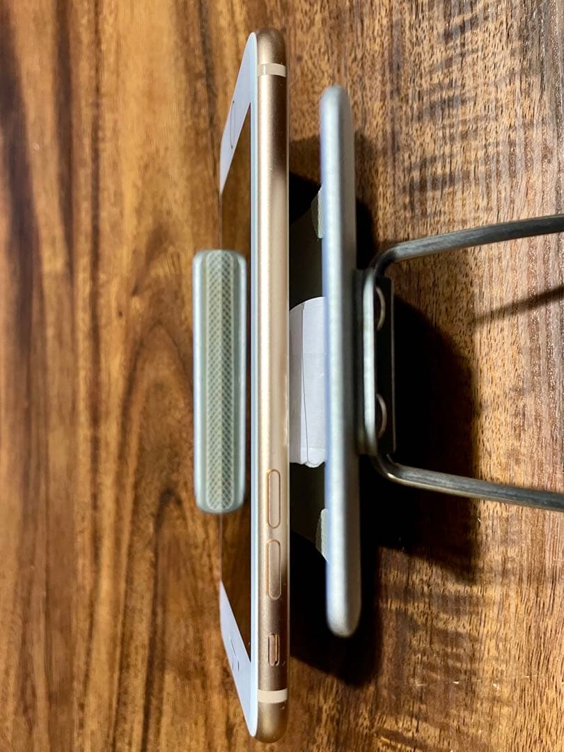 【美品】充電セット付き iPhone 8 ゴールド 64GB 本体 ケース付き