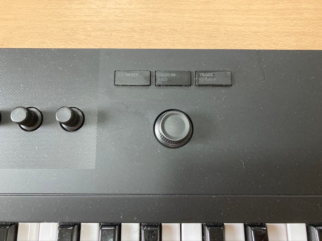KOMPLETE KONTROL A4 49鍵 MIDIキーボード プラグイン付