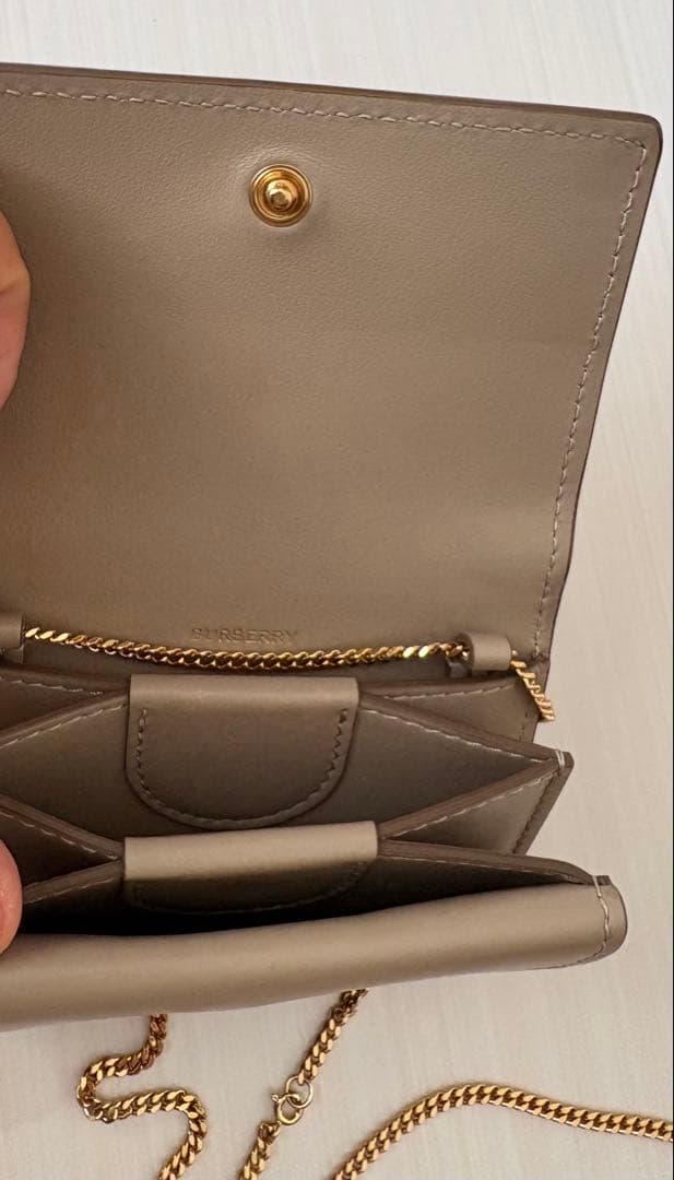 Burberry TB チェーンウォレット（レザー）