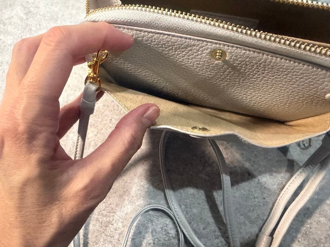 HerScheduleグレー レザー スマホショルダーバッグ