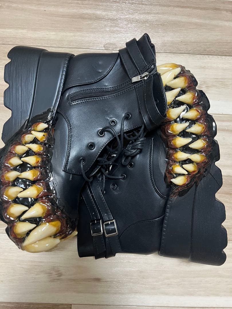 靴 venom boots size 43