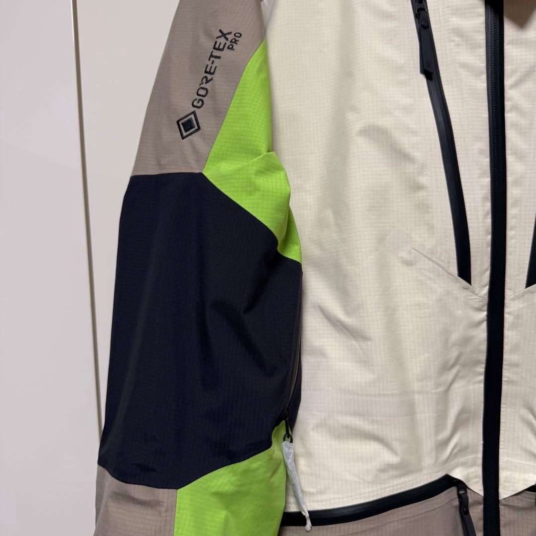 【新品】Peak Performance Gore-Tex Pro 3L