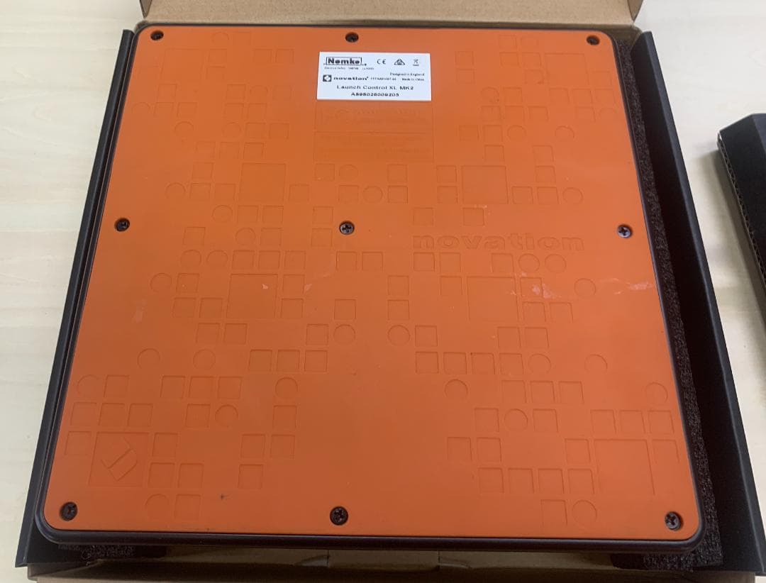 Novation Launch Control XL MK2 コントローラー