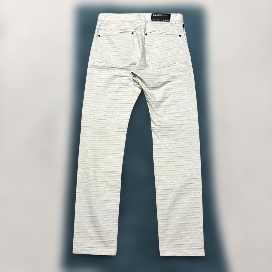 【未使用級】23AW マークアンドロナ ゴルフパンツ ロゴ総柄 ホワイト 44