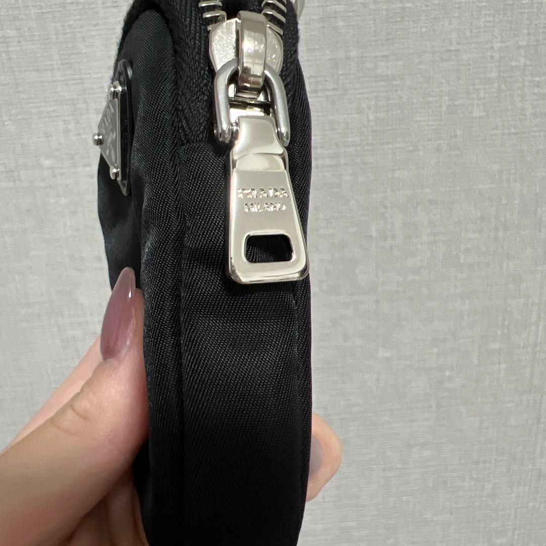 【値下げ中】PRADA ブラック ナイロン ファスナー付ポーチ
